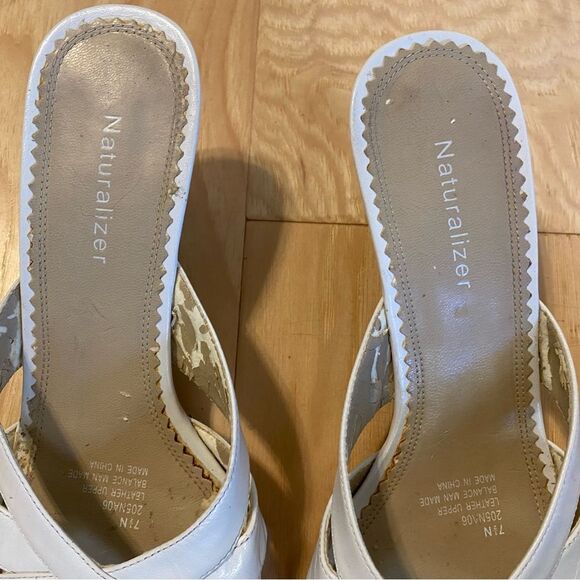 Naturalizer size 7.5 Narrow fit low heel pump mule style open toe shoe - Picture 2 of 12